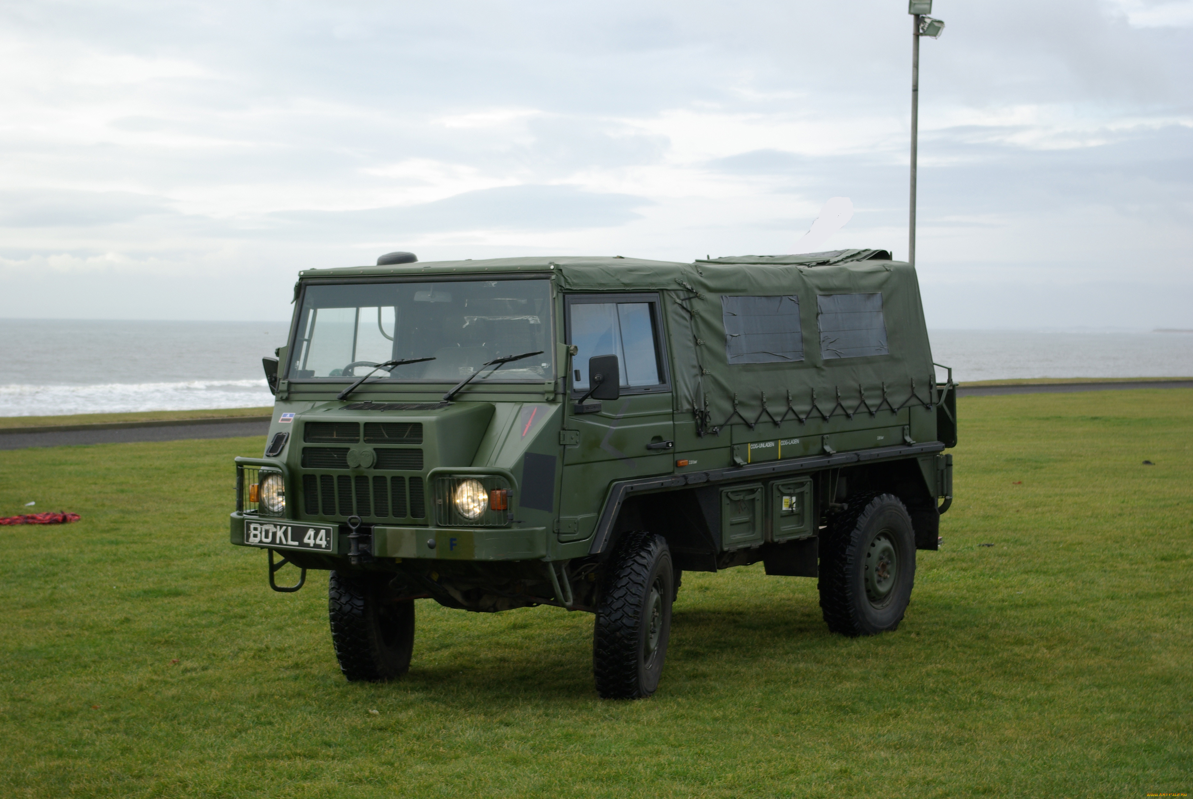 Машина мм. Pinzgauer 716. Австрийский военный внедорожник Pinzgauer. Пинзгаурер 716. Пинцгауэр 716.